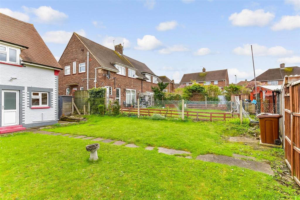 St. Hilda's Way, Gravesend, Kent 3 bed semidetached house for sale £