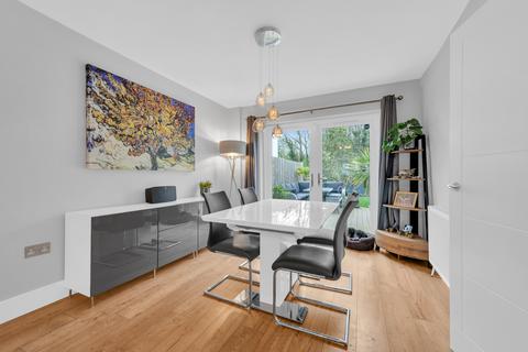 87 Oakdene Avenue, Chislehurst, BR7 6DZ