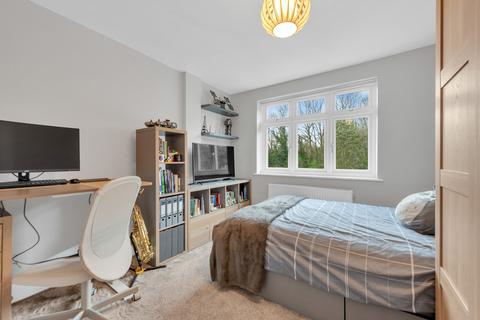 87 Oakdene Avenue, Chislehurst, BR7 6DZ