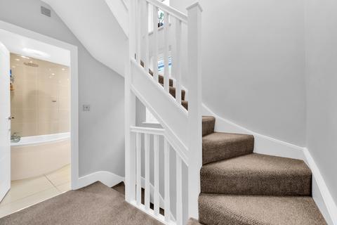 87 Oakdene Avenue, Chislehurst, BR7 6DZ