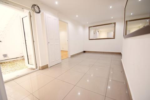 2 bedroom flat to rent, Queensborough Terrace