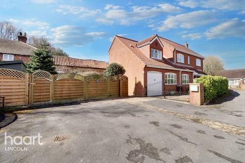 4 bedroom detached house for sale, Coupland Court, Market Rasen