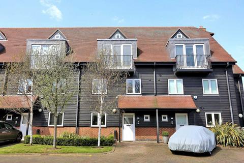 5 bedroom house to rent, Tallow Road, Brentford