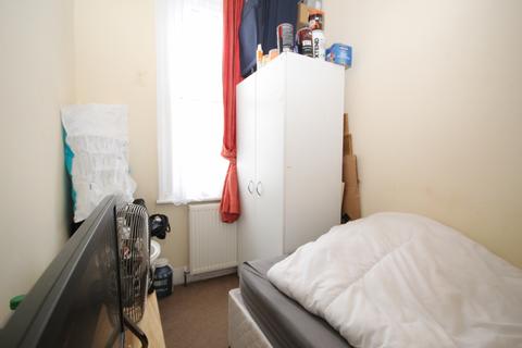 3 bedroom maisonette for sale, District Road, Wembley, Middlesex HA0