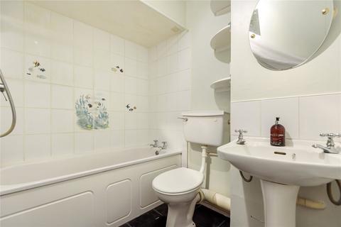 2 bedroom apartment to rent, Milton Gardens, Berkshire RG40