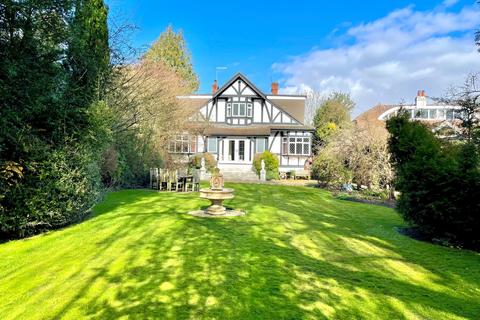 8 Riverside, Egham, TW20 0AA
