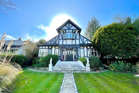 8 Riverside, Egham, TW20 0AA