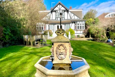 8 Riverside, Egham, TW20 0AA