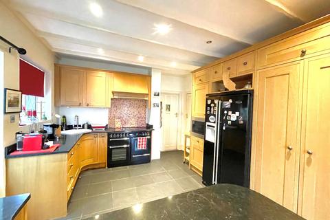 8 Riverside, Egham, TW20 0AA