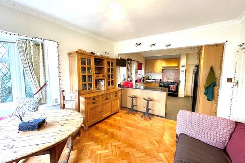 8 Riverside, Egham, TW20 0AA
