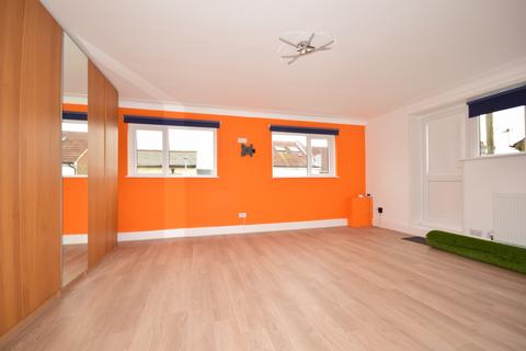 4 bedroom apartment to rent, Fawcett Road Southsea PO4