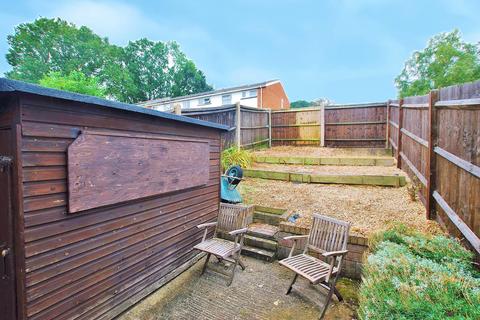 4 bedroom end of terrace house to rent, Rye Close, Guildford, Surrey, GU2