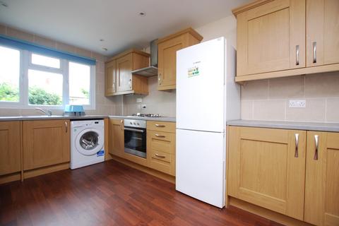 4 bedroom end of terrace house to rent, Rye Close, Guildford, Surrey, GU2
