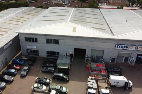 Industrial park to rent, Romford