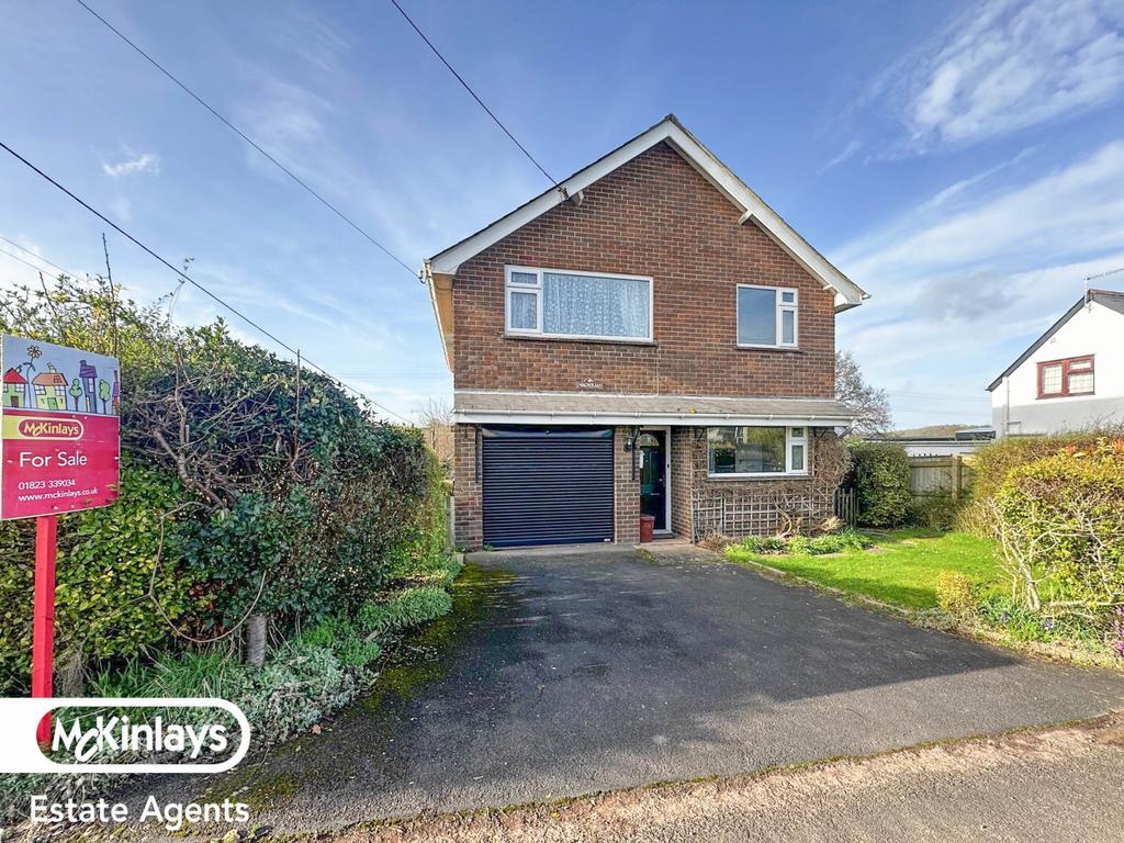 Holywell Lake, Wellington TA21 3 bed detached house for sale £310,000
