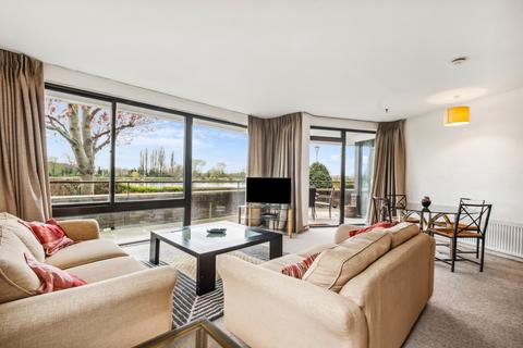 2 bedroom flat for sale, Willow Lodge, River Gardens, London