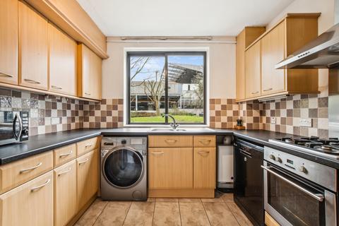 2 bedroom flat for sale, Willow Lodge, River Gardens, London