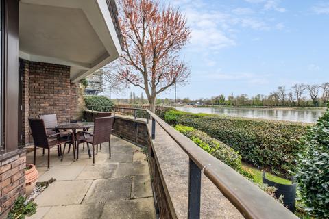 2 bedroom flat for sale, Willow Lodge, River Gardens, London