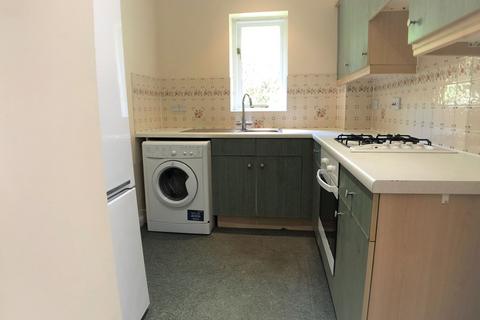 2 bedroom flat to rent, London Road, Loudwater, HP10
