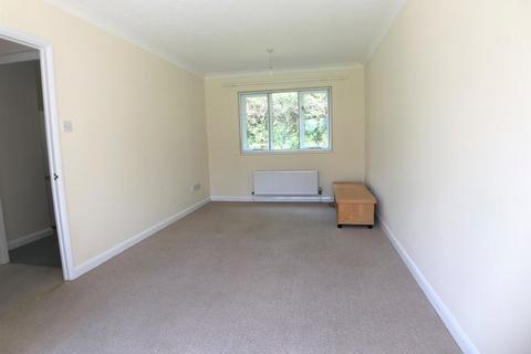 2 bedroom flat to rent, London Road, Loudwater, HP10