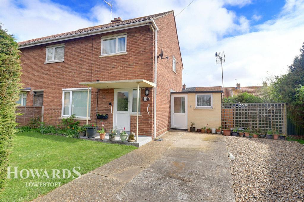Springfield Gardens, Lowestoft 4 bed end of terrace house for sale £