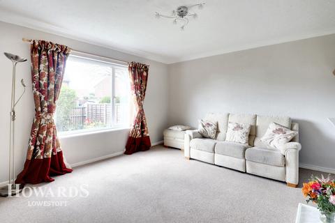 4 bedroom end of terrace house for sale, Springfield Gardens, Lowestoft