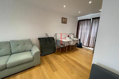 3 bedroom house to rent, Bixley Close, Southall, UB2