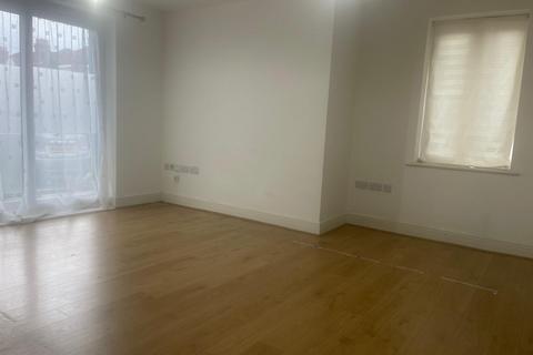 2 bedroom flat to rent, High Street, Wealdstone HA3