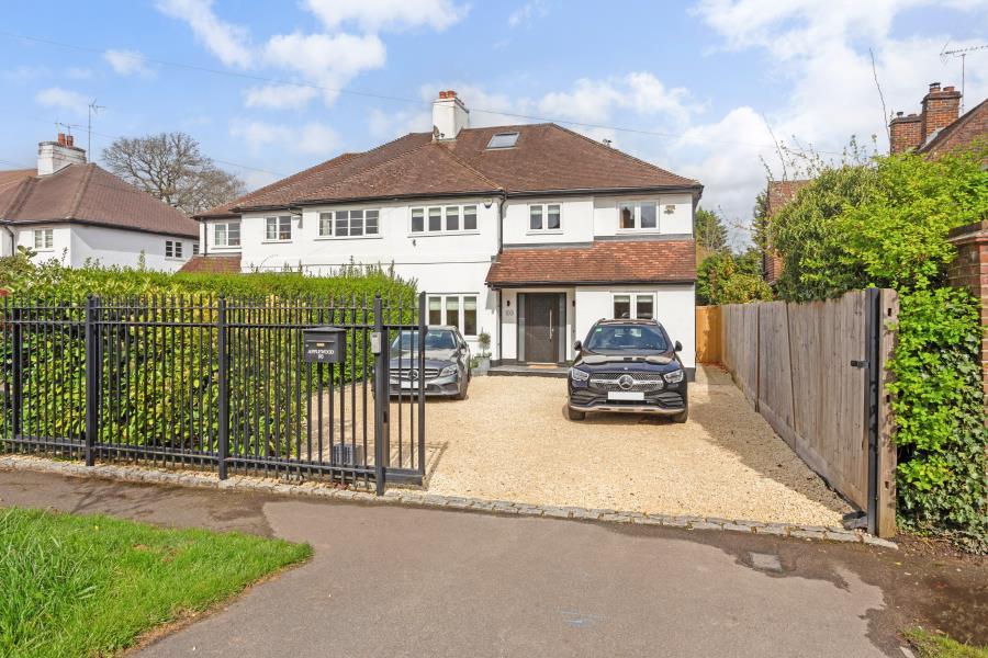 Chobham Road, Sunningdale, SL5 0HQ 5 bed terraced house £4,500 pcm (£