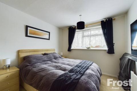 3 bedroom terraced house for sale, Benen-Stock Road, Staines-upon-Thames, Surrey, TW19