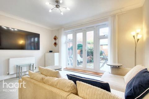 4 bedroom end of terrace house for sale, Oswald Drive, Rochester