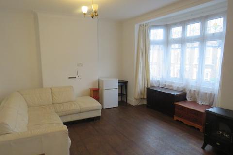 2 bedroom flat to rent, Northbank Road, Walthamstow, E17