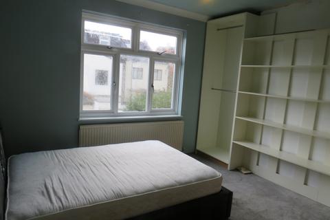 2 bedroom flat to rent, Northbank Road, Walthamstow, E17