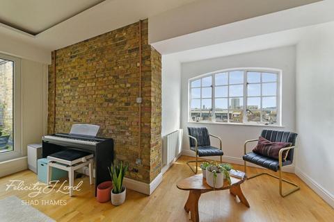2 bedroom apartment for sale, The Penthouse, St Saviours Wharf, Shad Thames, SE1