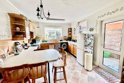 3 bedroom end of terrace house for sale, Motcombe Road, Old Town, Eastbourne, East Sussex, BN21