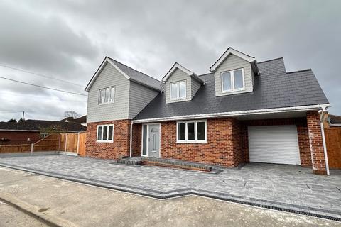 4 bedroom detached house for sale, May Avenue, Canvey Island