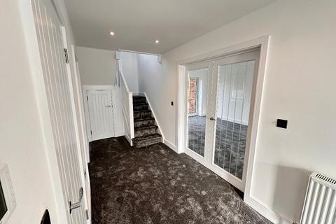 4 bedroom detached house for sale, May Avenue, Canvey Island