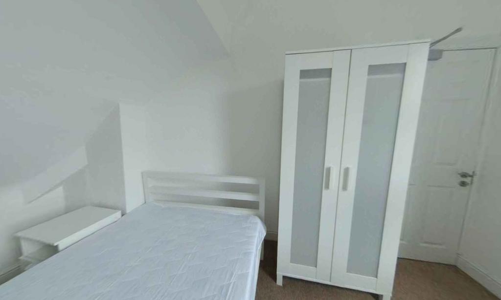 Bedroom 5 (Available room)