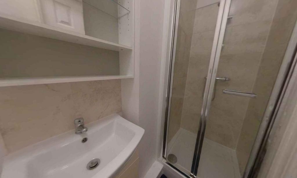 Ensuite for Bedroom 5