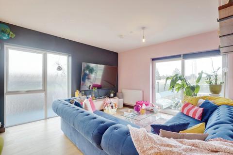 3 bedroom apartment for sale, Fairfax Drive, Westcliff-on-Sea, SS0