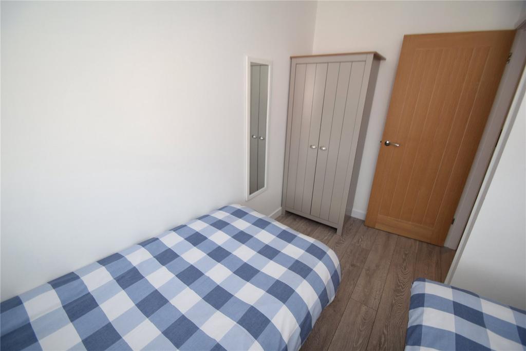 Bedroom 2 (2)