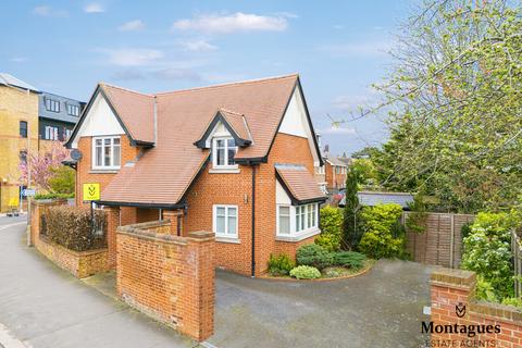 3 bedroom detached house for sale, Station Road, Epping, CM16