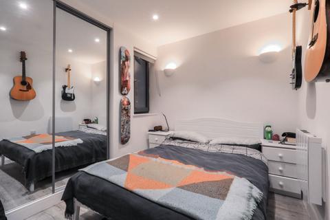 2 bedroom flat for sale, Liverpool Road,Angel, London, N1