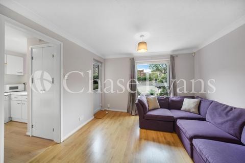 2 bedroom detached house to rent, Horseshoe Close, Docklands, London E14