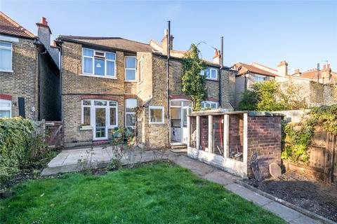 6 Newquay Road, London, SE6 2NS
