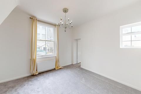 2 bedroom flat to rent, Clarence Square, Brighton, BN1