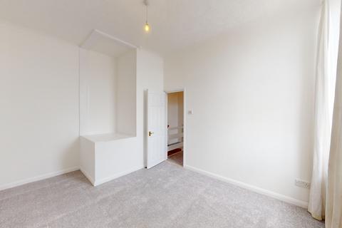 2 bedroom flat to rent, Clarence Square, Brighton, BN1