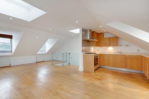 3 bedroom flat for sale, Denning Road, London NW3