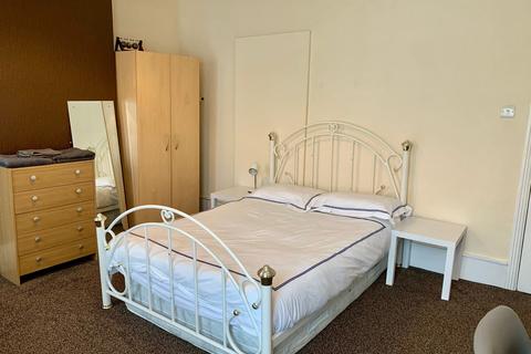 5 bedroom house share to rent, Double Room, Private Shower, All Bills Included