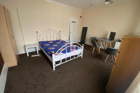 1 bedroom in a house share to rent, St Thomas Road, All Bills Included/Near Finsbury Park Station/Furnished